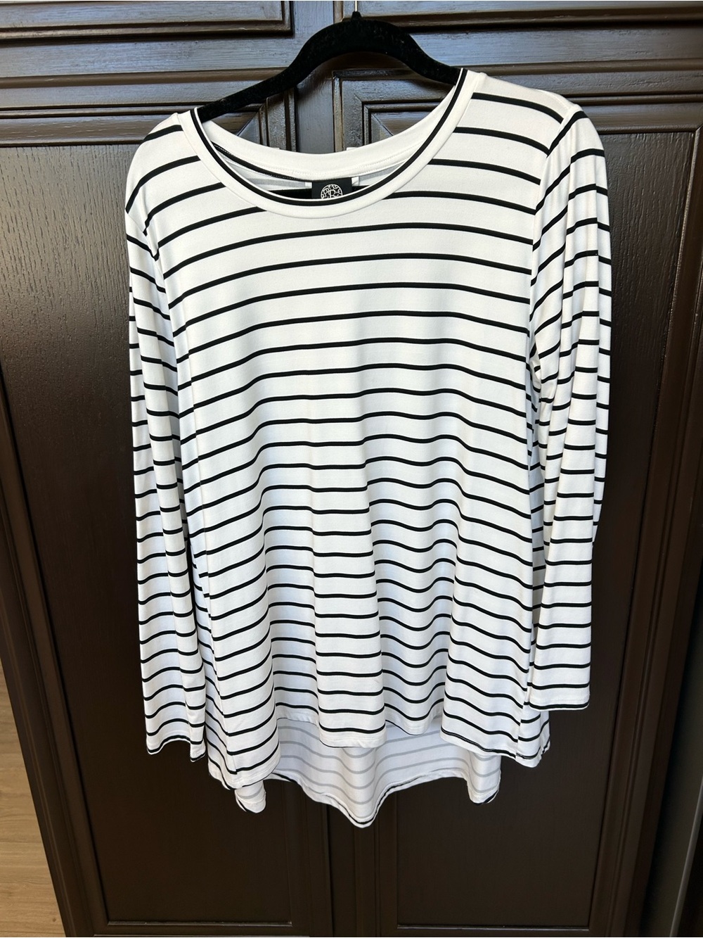 Bobeau long sleeve top with pleated back. Size XL